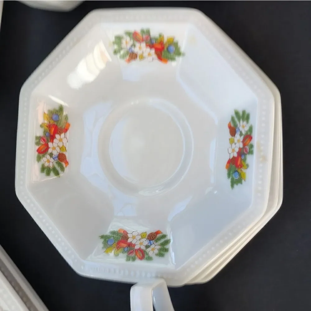 Vintage Fairfield peace on earth 8 peice christmas china set